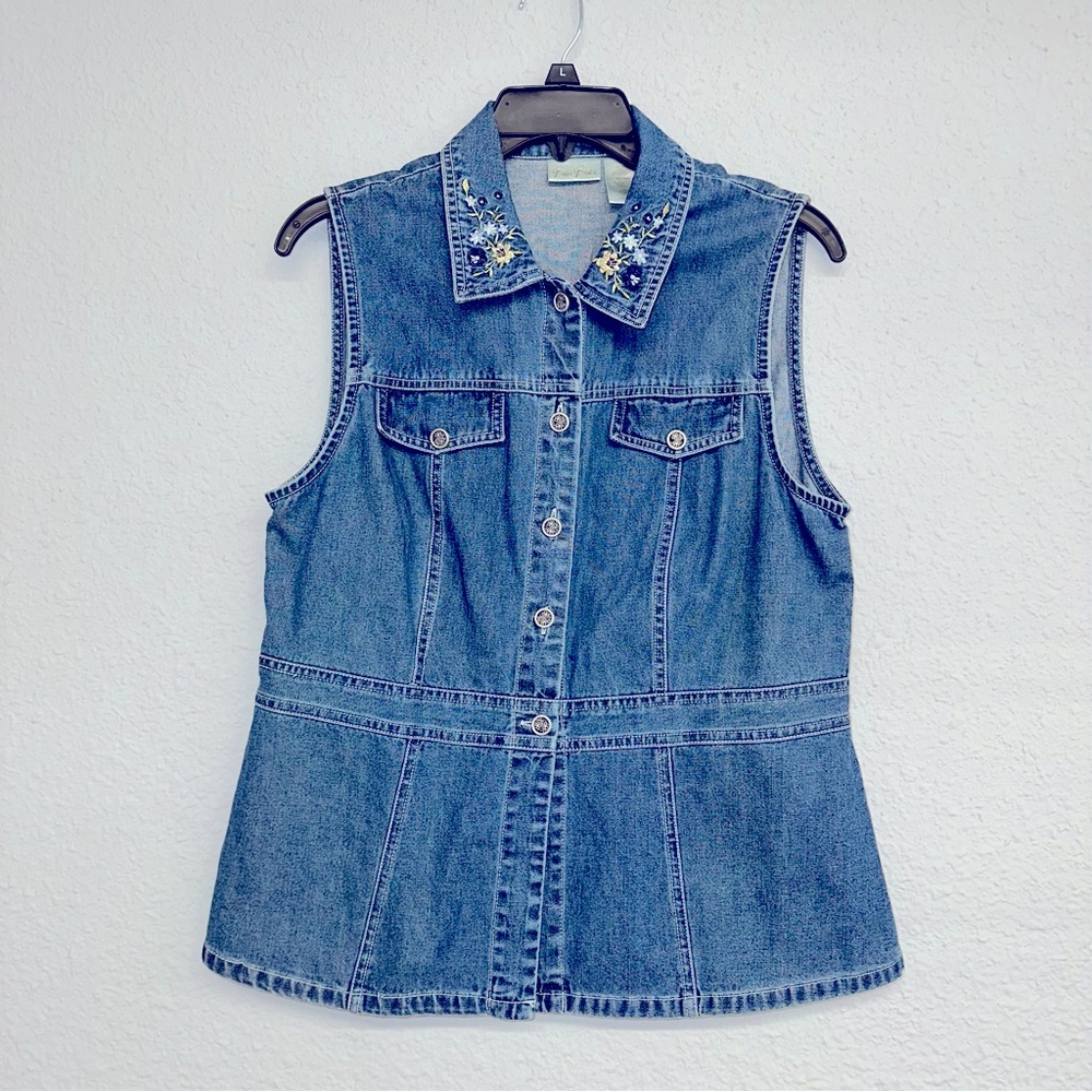 Womens Bobbie Brooks blue denim vest with embroidered flowers sz M (8-10)